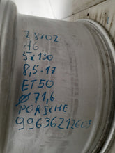 Laden Sie das Bild in den Galerie-Viewer, 1x Alufelge 17 Zoll 8.5" 5x130 50ET Glanz Silber 99636212605 Porsche Rim Wheel FEL8067361333qq