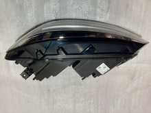 Laden Sie das Bild in den Galerie-Viewer, Frontscheinwerfer VW Touran 5TB941035 LED Links Scheinwerfer Headlight SCH6237946143qn