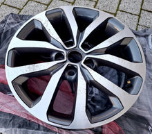 Load image into Gallery viewer, 1x Alufelge 17 Zoll 7.0" 5x114.3 40ET Glanz Silber 403004615R 403004770R Mg FEL4730103727um