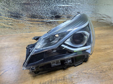 Load image into Gallery viewer, Frontscheinwerfer Toyota Yaris Links Scheinwerfer Headlight