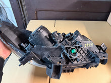 Laden Sie das Bild in den Galerie-Viewer, Frontscheinwerfer Mazda 5 Xenon Links Scheinwerfer Headlight SCH3571052856bi