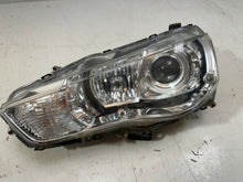 Load image into Gallery viewer, Frontscheinwerfer Mitsubishi Outlander I Xenon Ein Stück (Rechts oder Links)