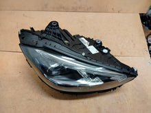 Laden Sie das Bild in den Galerie-Viewer, Frontscheinwerfer Mercedes-Benz W206 A2069064803 Rechts Scheinwerfer Headlight SCH6793140126vn