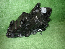 Laden Sie das Bild in den Galerie-Viewer, Frontscheinwerfer Mercedes-Benz W246 A2469063401 LED Rechts Headlight SCH9163861439dn