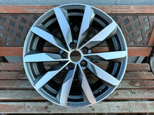 Laden Sie das Bild in den Galerie-Viewer, 1x Alufelge 18 Zoll 8.0&quot; 5x112 40ET 8W0601025FJ Audi A4 Rim Wheel