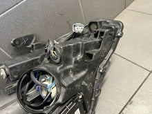 Laden Sie das Bild in den Galerie-Viewer, Frontscheinwerfer Toyota Avensis Links Scheinwerfer Headlight SCH7975970856wx