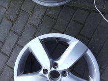 Load image into Gallery viewer, 1x Alufelge 17 Zoll 7.0" 5x112 54ET Silber 5K0601025AA VW Golf VI I Rim Wheel FEL5088157211mr