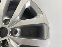 Laden Sie das Bild in den Galerie-Viewer, 1x Alufelge 17 Zoll 7.0&quot; 5x114.3 40ET Glanz Silber 403008177 Renault Kadjar