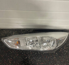 Load image into Gallery viewer, Frontscheinwerfer Ford Focus F1EB-13W0030-AEA21 Links Scheinwerfer Headlight