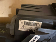 Laden Sie das Bild in den Galerie-Viewer, Frontscheinwerfer VW Passat B7 90005333 Rechts Scheinwerfer Headlight SCH6415926430jb