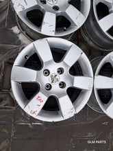 Laden Sie das Bild in den Galerie-Viewer, 4x Alufelge 16 Zoll 7.0" 4x108 29ET Glanz Silber 9685783880 Peugeot 5008 FEL2409956595lf