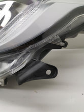 Laden Sie das Bild in den Galerie-Viewer, Frontscheinwerfer Toyota 4 Yaris EUK0-8 LED Links Scheinwerfer Headlight