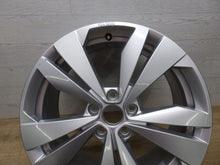 Laden Sie das Bild in den Galerie-Viewer, 1x Alufelge 18 Zoll 7.5&quot; 5x112 50ET Glanz Silber 10A071498 Vw Rim Wheel