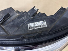 Load image into Gallery viewer, Frontscheinwerfer Renault Master 260607867R Links Scheinwerfer Headlight SCH9000069855me