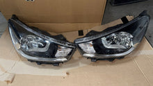 Laden Sie das Bild in den Galerie-Viewer, Frontscheinwerfer Kia Rio Ein Stück (Rechts oder Links) Scheinwerfer Headlight