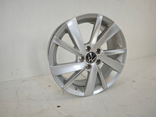 Laden Sie das Bild in den Galerie-Viewer, 1x Alufelge 17 Zoll 6.5" 5x112 46ET Glanz Silber 5H0071497 VW I Rim Wheel FEL7386683545ft