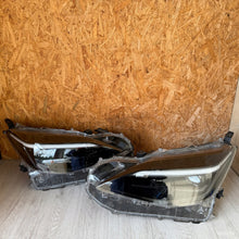Load image into Gallery viewer, Frontscheinwerfer Toyota Yaris Cross Full LED Ein Satz Scheinwerfer Headlight SCH5572929493wh