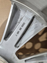 Load image into Gallery viewer, 1x Alufelge 20 Zoll 8.5" 5x112 45ET Glanz Silber A2044015002 Mercedes-Benz FEL8358003353vw
