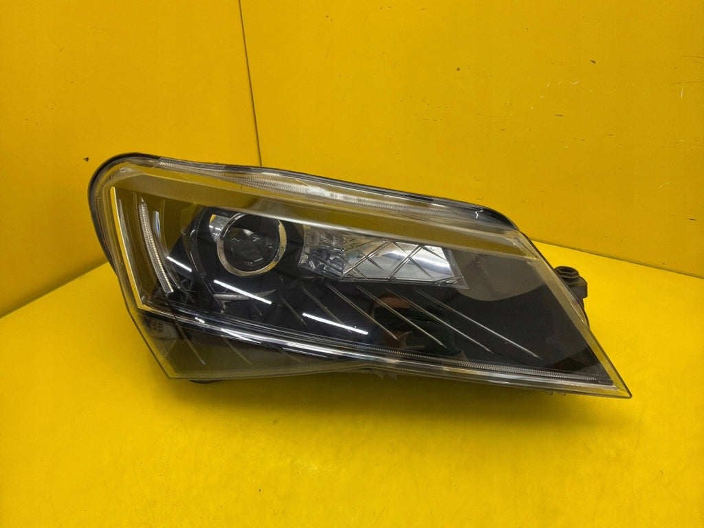 Frontscheinwerfer Skoda Superb III 3V1941016A Xenon Rechts Headlight SCH5441811029ik