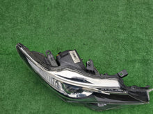 Load image into Gallery viewer, Frontscheinwerfer Toyota Auris 89907726 Rechts Scheinwerfer Headlight SCH1730426664sj
