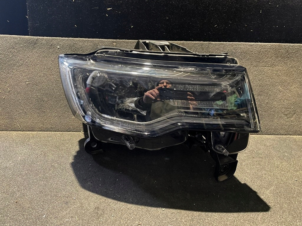Frontscheinwerfer Jeep Grand Cherokee T77598B Rechts Scheinwerfer Headlight SCH6808816755qa