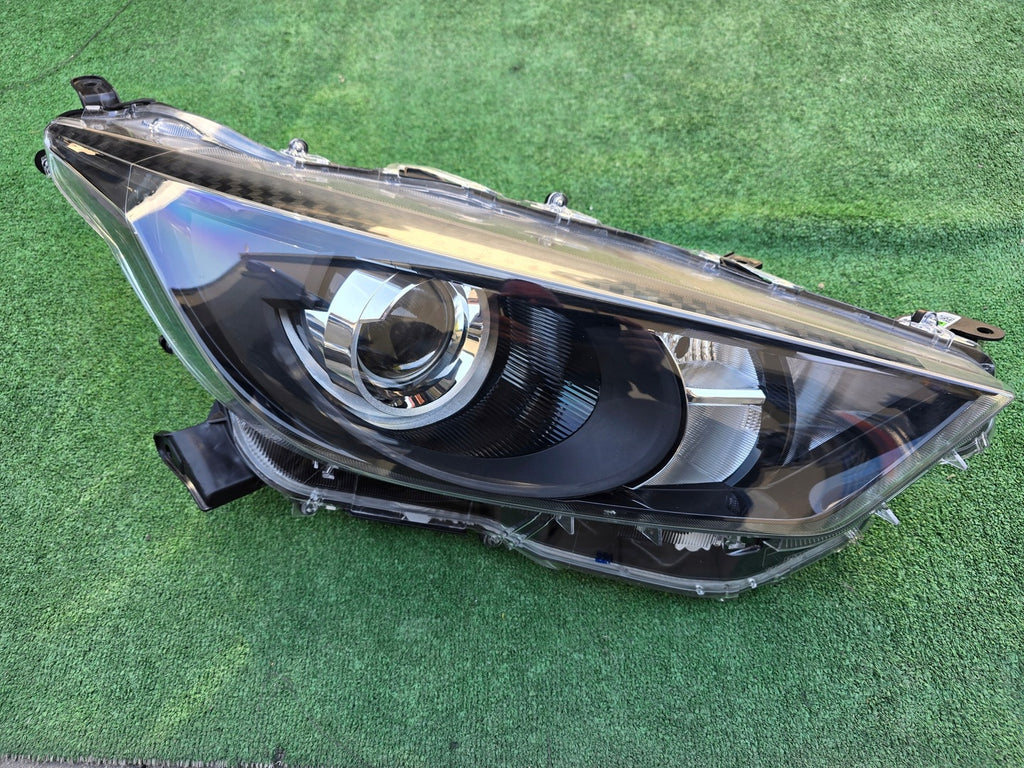 Frontscheinwerfer Toyota IV Yaris Rechts Scheinwerfer Headlight SCH6607501307ou