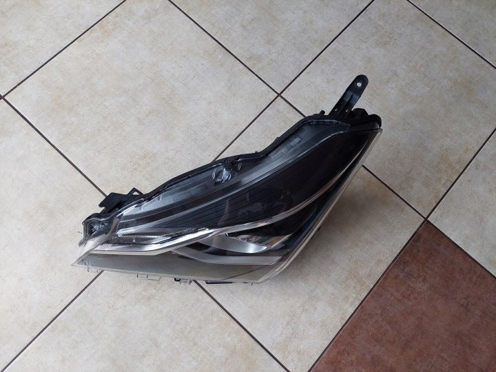 Frontscheinwerfer Toyota Yaris Rechts Scheinwerfer Headlight SCH3123663173sl