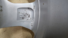 Load image into Gallery viewer, 1x Alufelge 16 Zoll 6.5" 5x114.3 45ET Glanz Silber Toyota Avensis Verso FEL3668266488re