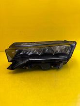 Laden Sie das Bild in den Galerie-Viewer, Frontscheinwerfer Skoda Octavia IV 5E4941009 Links Scheinwerfer Headlight SCH2554921859vb
