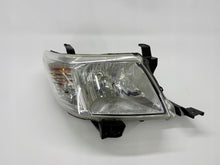 Laden Sie das Bild in den Galerie-Viewer, Frontscheinwerfer Toyota Hilux KLA11248 Rechts Scheinwerfer Headlight SCH8810618918pd