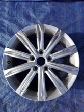 Load image into Gallery viewer, 1x Alufelge 17 Zoll 6.5&quot; 5x112 52ET 5TA601025D VW Touran Rim Wheel