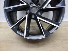 Laden Sie das Bild in den Galerie-Viewer, 1x Alufelge 19 Zoll 8.0&quot; 5x112 45ET Glanz Schwarz 57A601025R Skoda Karoq
