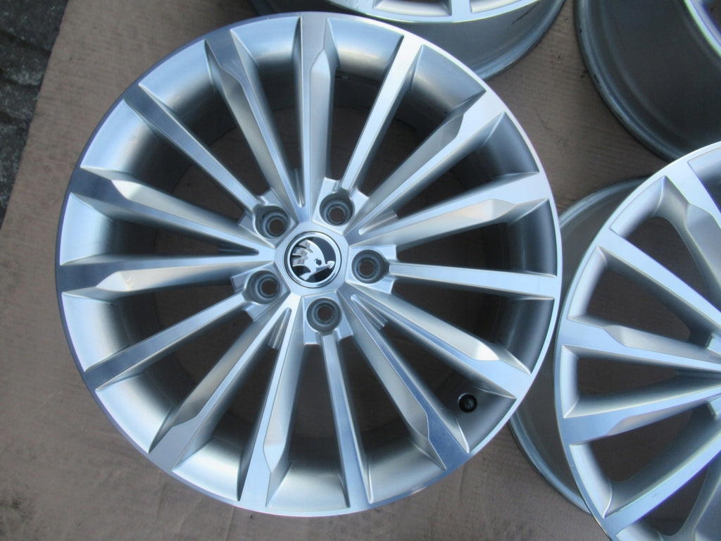 4x Alufelge 18 Zoll 7.0" 5x112 43ET Glanz Silber 565601025E Skoda I Rim Wheel FEL8231487583in