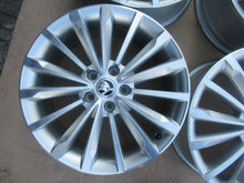 Laden Sie das Bild in den Galerie-Viewer, 4x Alufelge 18 Zoll 7.0" 5x112 43ET Glanz Silber 565601025E Skoda I Rim Wheel FEL8231487583in