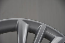 Laden Sie das Bild in den Galerie-Viewer, 1x Alufelge 17 Zoll 7.5" 5x112 46ET Glanz Silber 5FA601025A Seat Leon Rim Wheel FEL1174225088nt