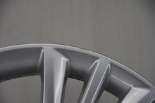 Laden Sie das Bild in den Galerie-Viewer, 1x Alufelge 17 Zoll 7.5" 5x112 46ET Glanz Silber 5FA601025A Seat Leon Rim Wheel FEL1174225088nt