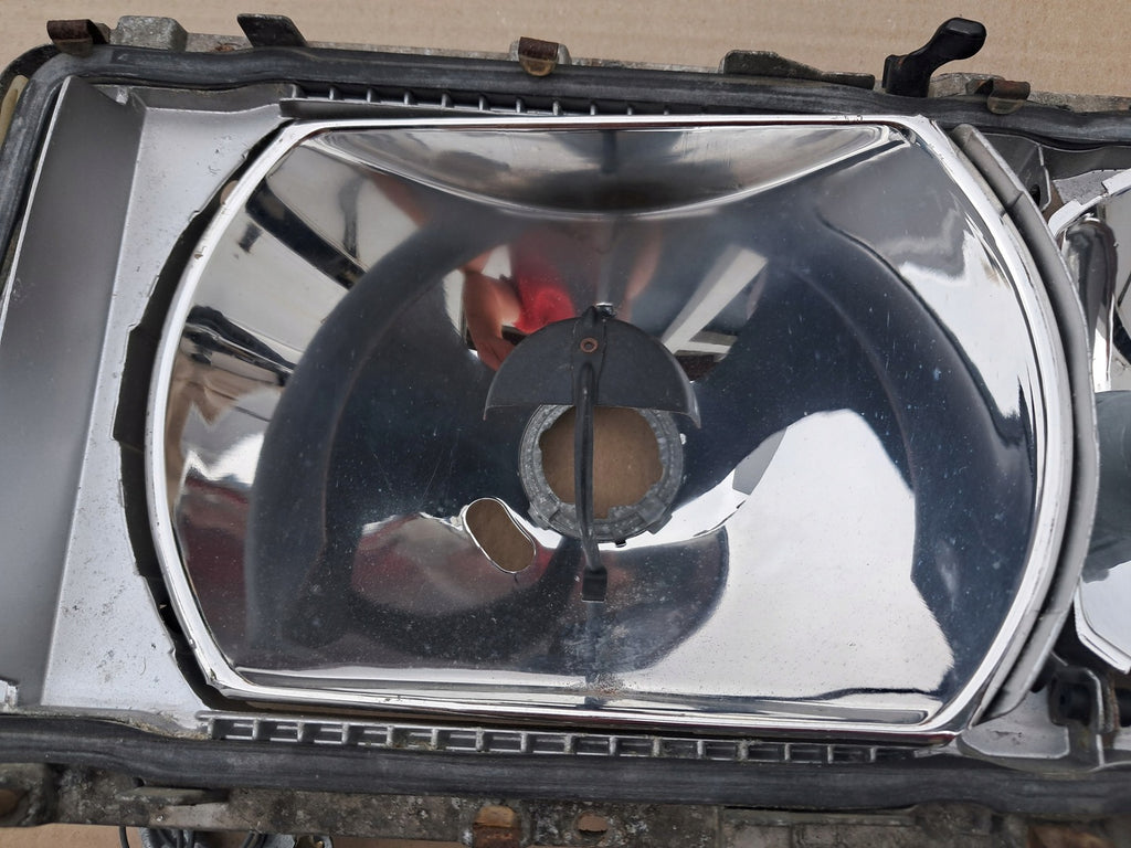 Frontscheinwerfer Mercedes-Benz W116 1168205761 Ein Stück (Rechts oder Links)