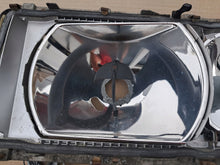Laden Sie das Bild in den Galerie-Viewer, Frontscheinwerfer Mercedes-Benz W116 1168205761 Ein Stück (Rechts oder Links)