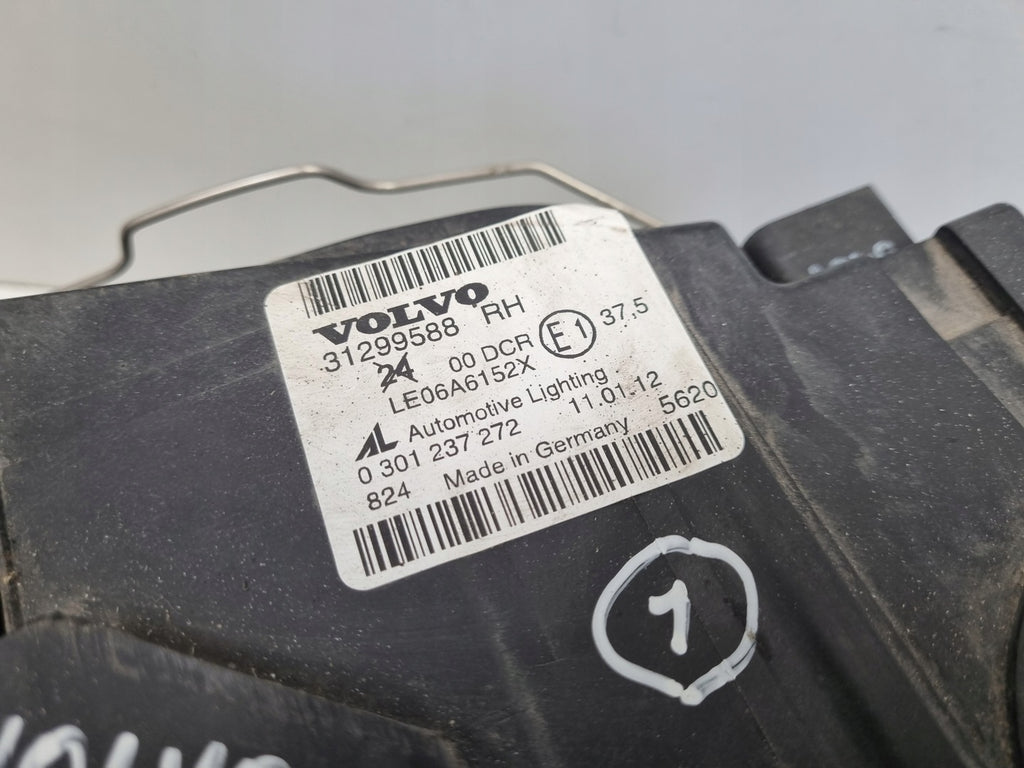 Frontscheinwerfer Volvo S40 II 31299588 0301237272 Xenon Rechts Headlight SCH6989947108mb