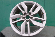 Load image into Gallery viewer, 1x Alufelge 18 Zoll 8.0&quot; 5x112 39ET Glanz Silber 80A601025 Audi Q5 Rim Wheel