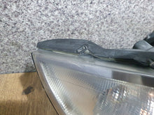 Laden Sie das Bild in den Galerie-Viewer, Frontscheinwerfer BMW 1 E87 Xenon Rechts Scheinwerfer Headlight SCH2026884430td