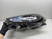 Laden Sie das Bild in den Galerie-Viewer, Frontscheinwerfer Toyota IV Yaris EUK0-6 Links Scheinwerfer Headlight SCH9326392238ow