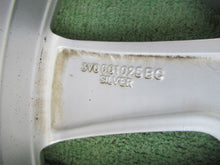 Laden Sie das Bild in den Galerie-Viewer, 1x Alufelge 18 Zoll 8.5&quot; 5x112 41ET Glanz Silber 3V0601025 Skoda Superb Iii