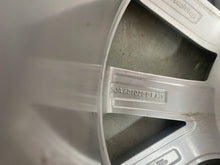 Load image into Gallery viewer, 1x Alufelge 16 Zoll 7.0" 5x100 46ET Glanz Silber 5JA601025 Skoda Rapid Rim Wheel FEL9290249205qy