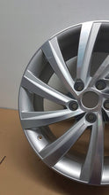 Laden Sie das Bild in den Galerie-Viewer, 1x Alufelge 18 Zoll 5E3601025H Skoda Octavia 5e3 I Rim Wheel FEL8821709081os