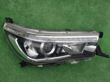 Load image into Gallery viewer, Frontscheinwerfer Toyota Hilux VII Rechts Scheinwerfer Headlight SCH4684491153ot