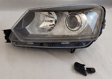 Load image into Gallery viewer, Frontscheinwerfer Skoda Yeti 5L1941015C Xenon Links Scheinwerfer Headlight
