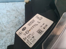 Laden Sie das Bild in den Galerie-Viewer, Frontscheinwerfer Mercedes-Benz Vito W447 A4479067800 Rechts oder Links