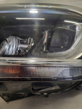 Laden Sie das Bild in den Galerie-Viewer, Frontscheinwerfer VW Golf Sportsvan 517941033B Xenon Links Headlight SCH4181386585nz