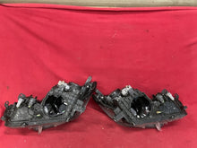 Laden Sie das Bild in den Galerie-Viewer, Frontscheinwerfer Toyota W3049K03 LED Ein Satz Scheinwerfer Headlight SCH5633545330nl
